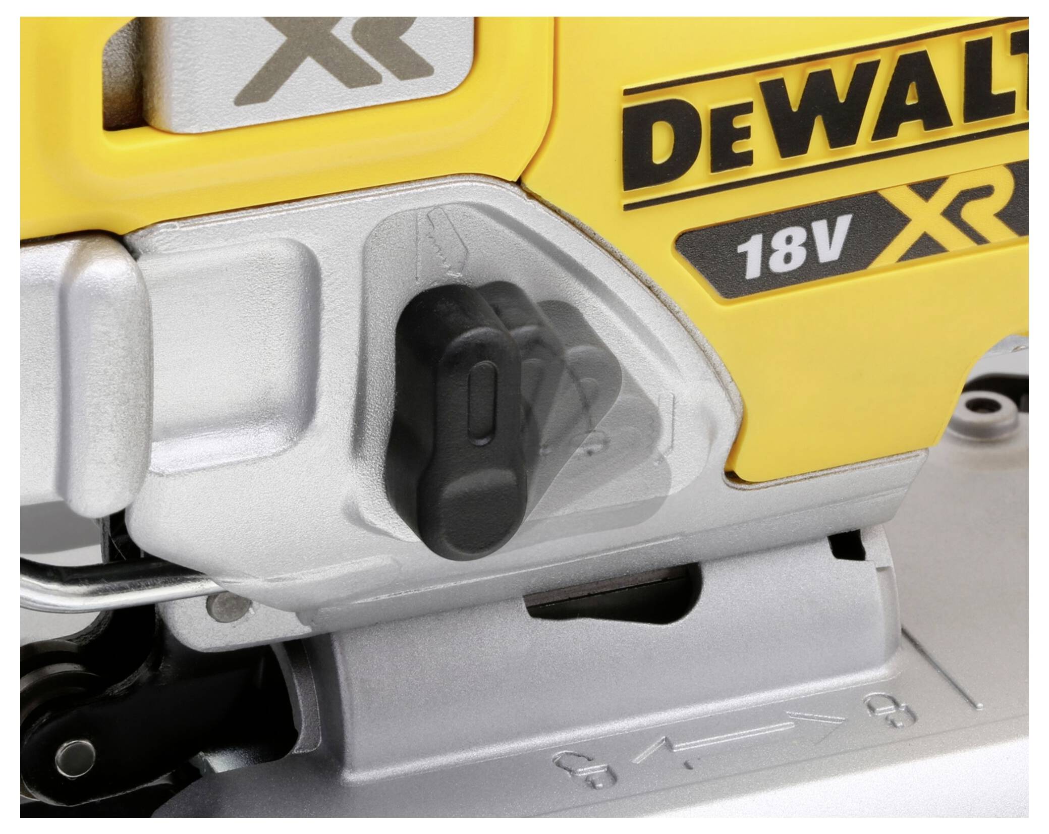 Elektrisch gereedschap in close-up, merk DeWalt, met een uitstekende zwarte schakelaar en '18V'-aanduiding op een gele behuizing.