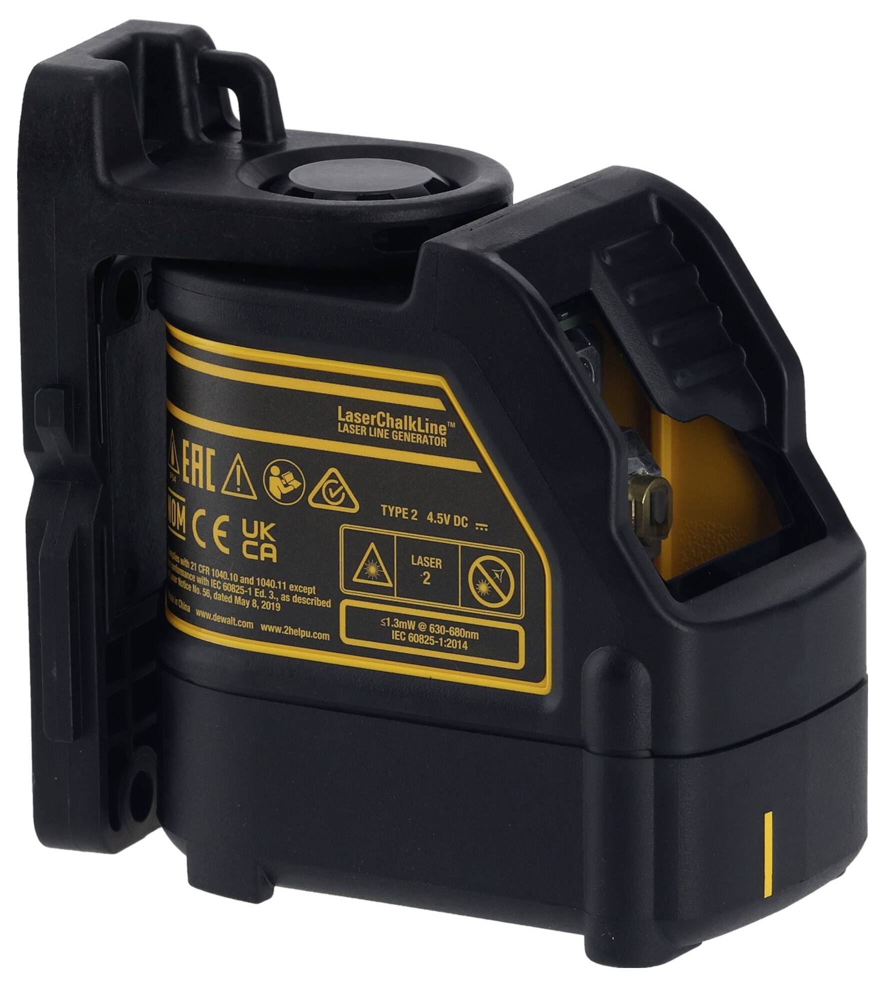 Een zwarte, compacte laser-waterpas met gele markeringen en een verticaal en horizontaal laserbereik, voor nauwkeurige uitlijning.