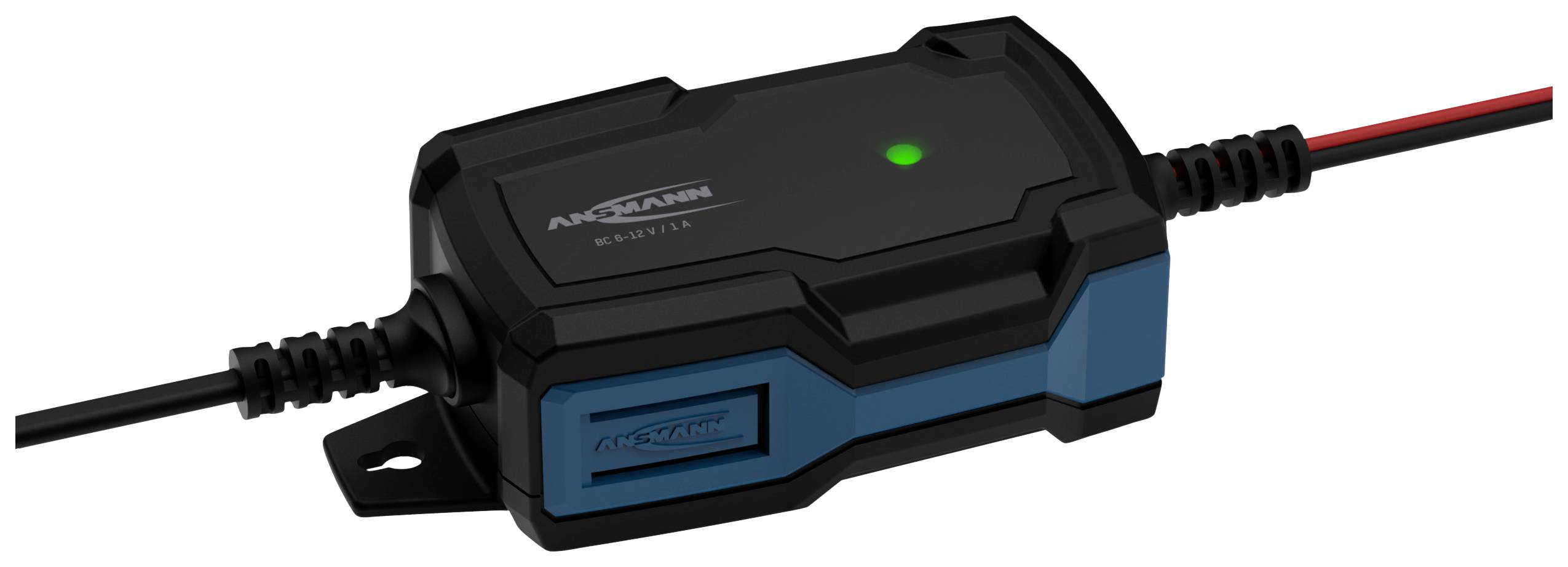 Een zwarte oplader met een groen oplichtende LED-indicator en twee aangesloten kabels voor stroomvoorziening en batterijoplading.