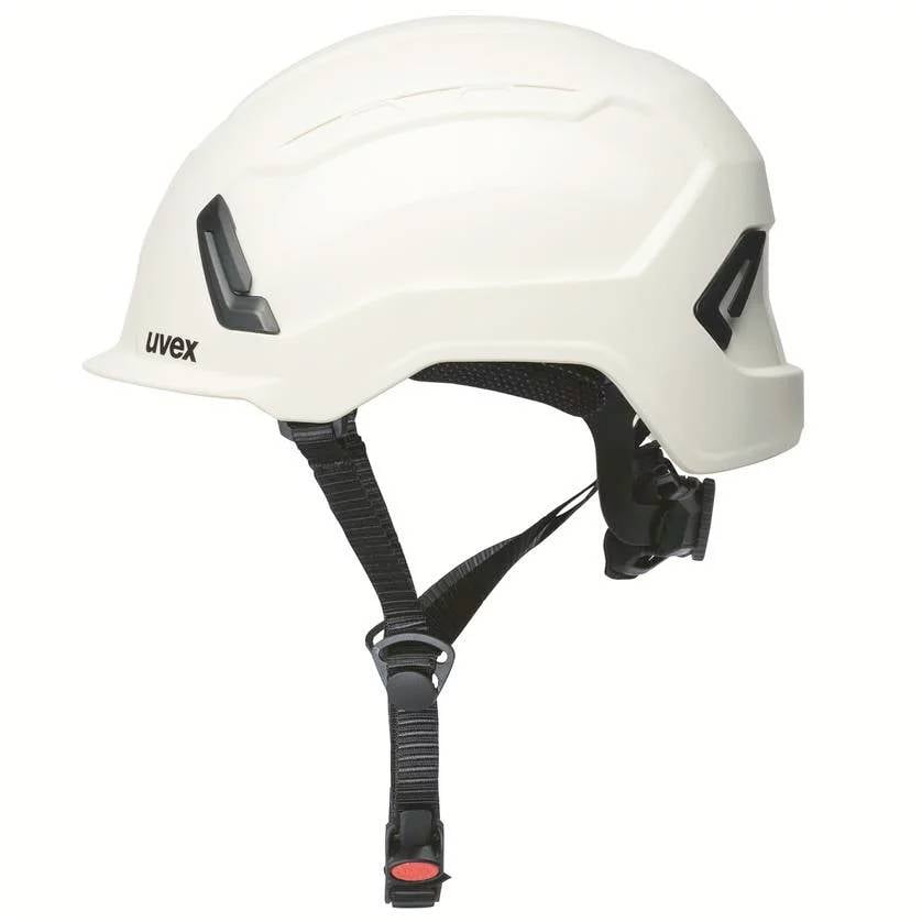 Een witte veiligheidshelm met zwarte kinband en UVEX-logo. De helm heeft ventilatiesleuven en biedt veiligheid op bouwplaatsen.