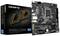 Een GIGABYTE B760M H DDR4 moederbord naast zijn verpakking. Het moederbord heeft verschillende uitbreidingssleuven en aansluitingen.