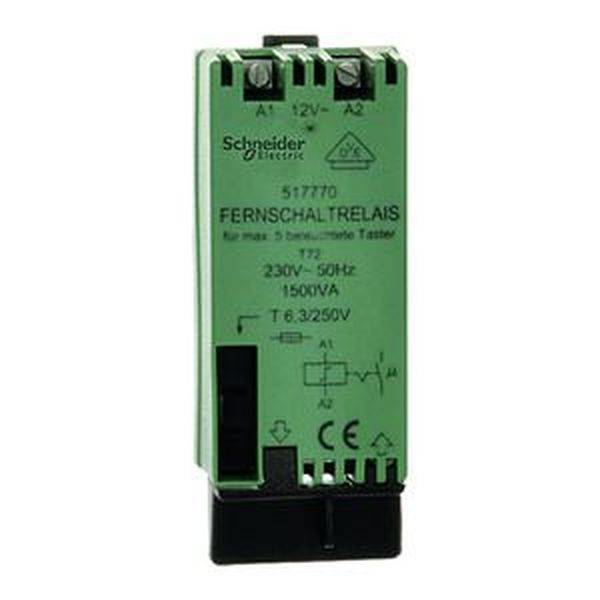 Groen afstandsbedieningsrelais van het merk Schneider Electric voor 230V, 50Hz, geschikt voor max. 3 verlichte drukknoppen.