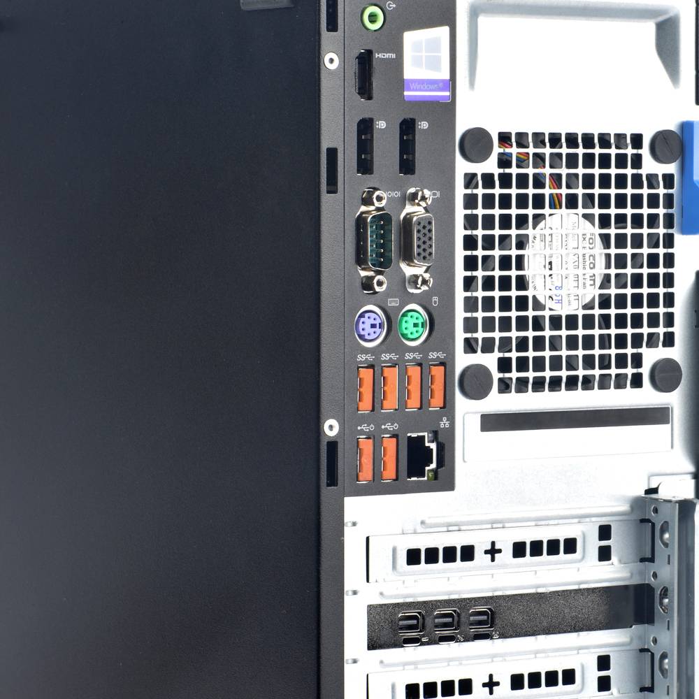 Achterzijde van een computerbehuizing met verschillende aansluitpoorten en ventilators; HDMI, USB, LAN en audio-aansluitingen zijn zichtbaar.