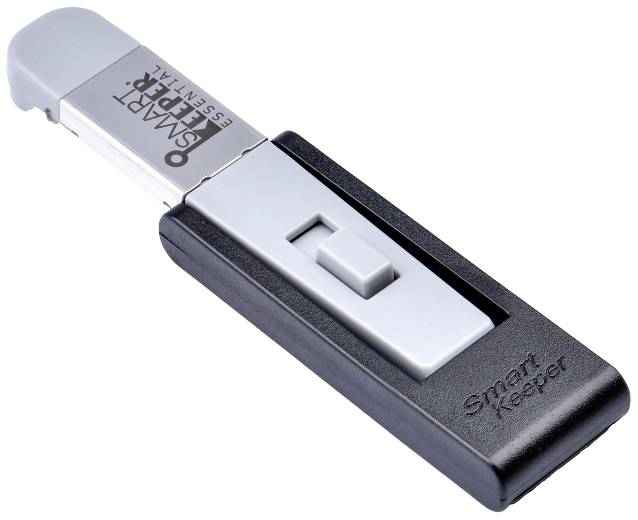 'Smart Keeper' USB-beveiligingsapparaat, grijs en zwart, blokkeert ongeautoriseerde toegang tot USB-poorten.