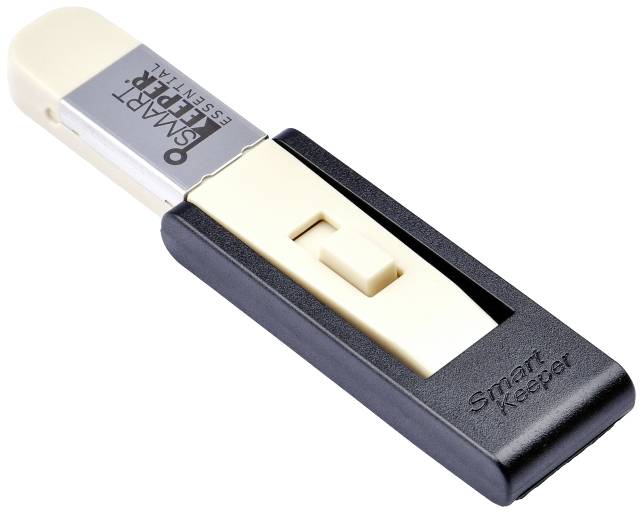 'Smart Keeper USB-Bedrijfsindicator' geeft aan of apparaten zijn aangesloten. Rechthoekige vorm met een zwarte en beige behuizing.