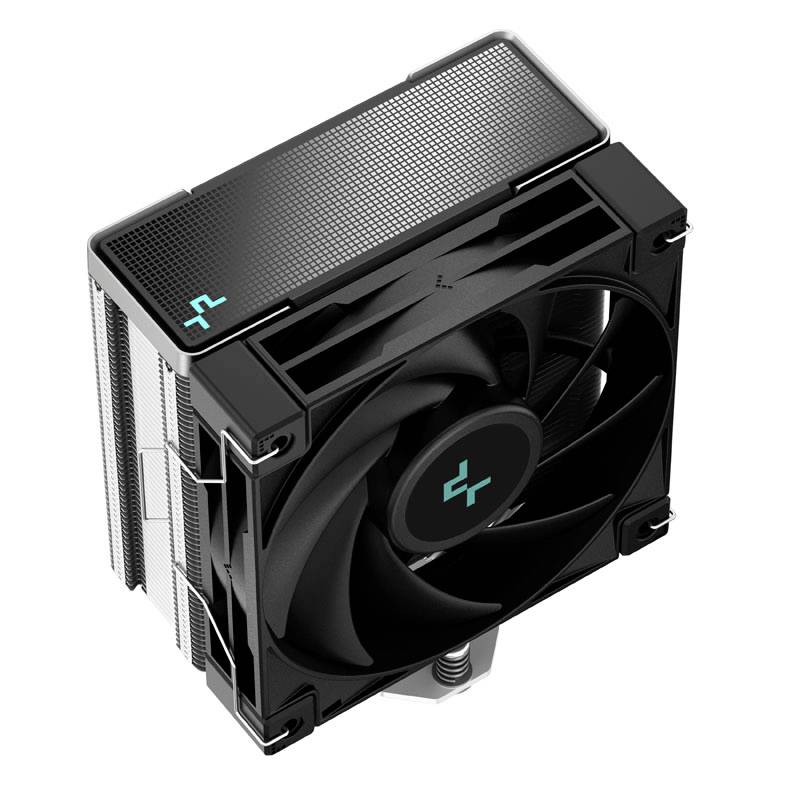 Een zwarte CPU-koeler met ventilator en koelribben. Hij heeft blauwe accenten en is bedoeld voor inbouw in computerbehuizingen.