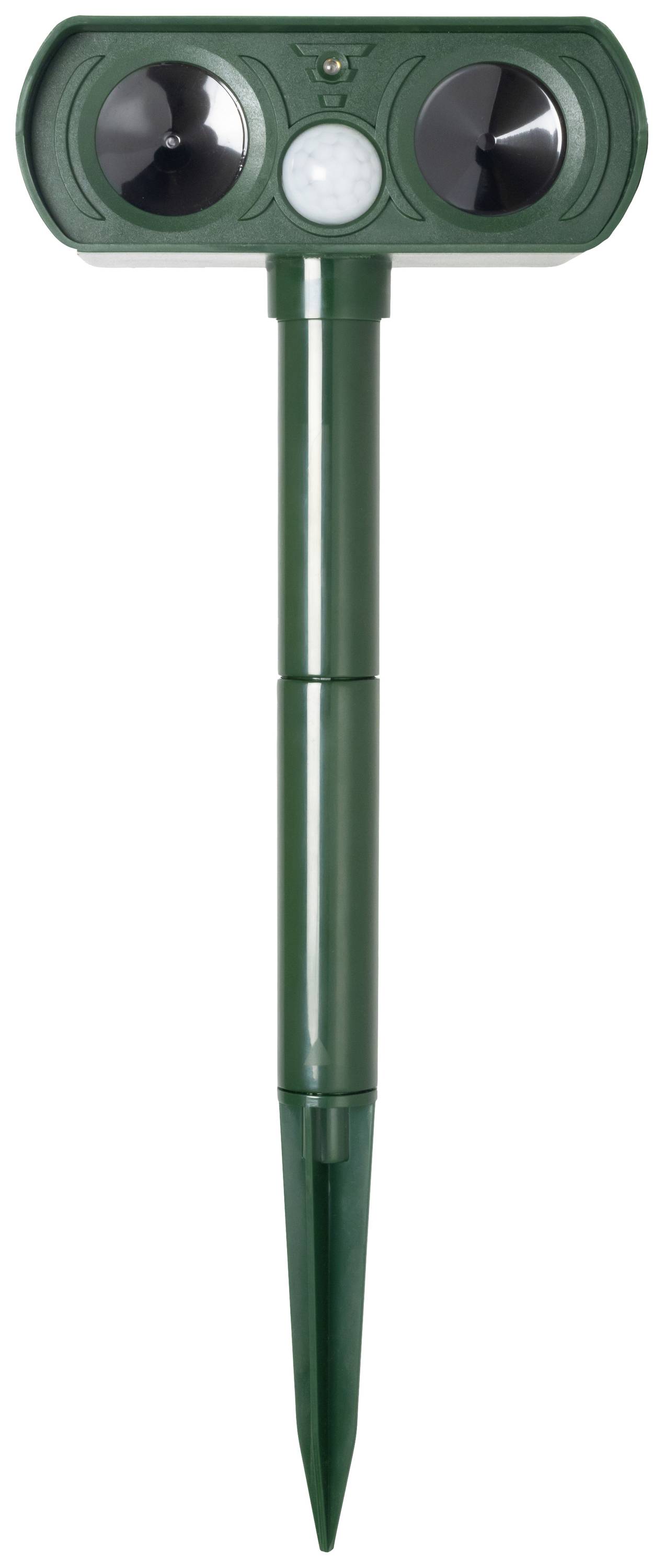 Groene dierafweerapparatuur in de vorm van een paal met twee speakers en sensoren bovenaan, bedoeld voor het weren van dieren uit de tuin.