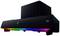 Een zwart soundsysteem met LED-balk in regenboogkleuren. Het Razer-logo en THX-opschrift zijn hierop zichtbaar.