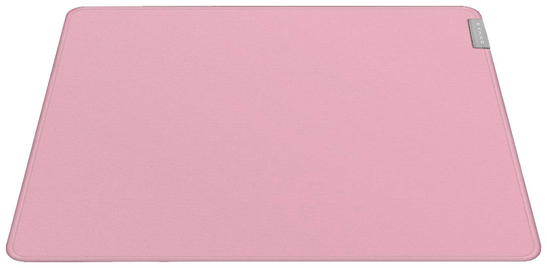 Een rechthoekig, roze muismat met een klein label in de bovenhoek. De mat heeft een gladde oppervlakte en afgeronde hoeken.