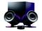 Zwarte luidsprekers met subwoofer, modern design en LED-verlichting die paars schitteren. Weergegeven in een productpresentatie.