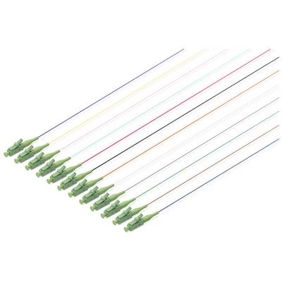 Elf groene glasvezelconnectoren met verschillende gekleurde kabels, diagonaal gerangschikt, liggend op een witte achtergrond.