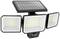 Zonne-aangedreven LED-lamp met drie verstelbare panelen, geschikt voor buitengebruik ter verlichting en energiebesparing.