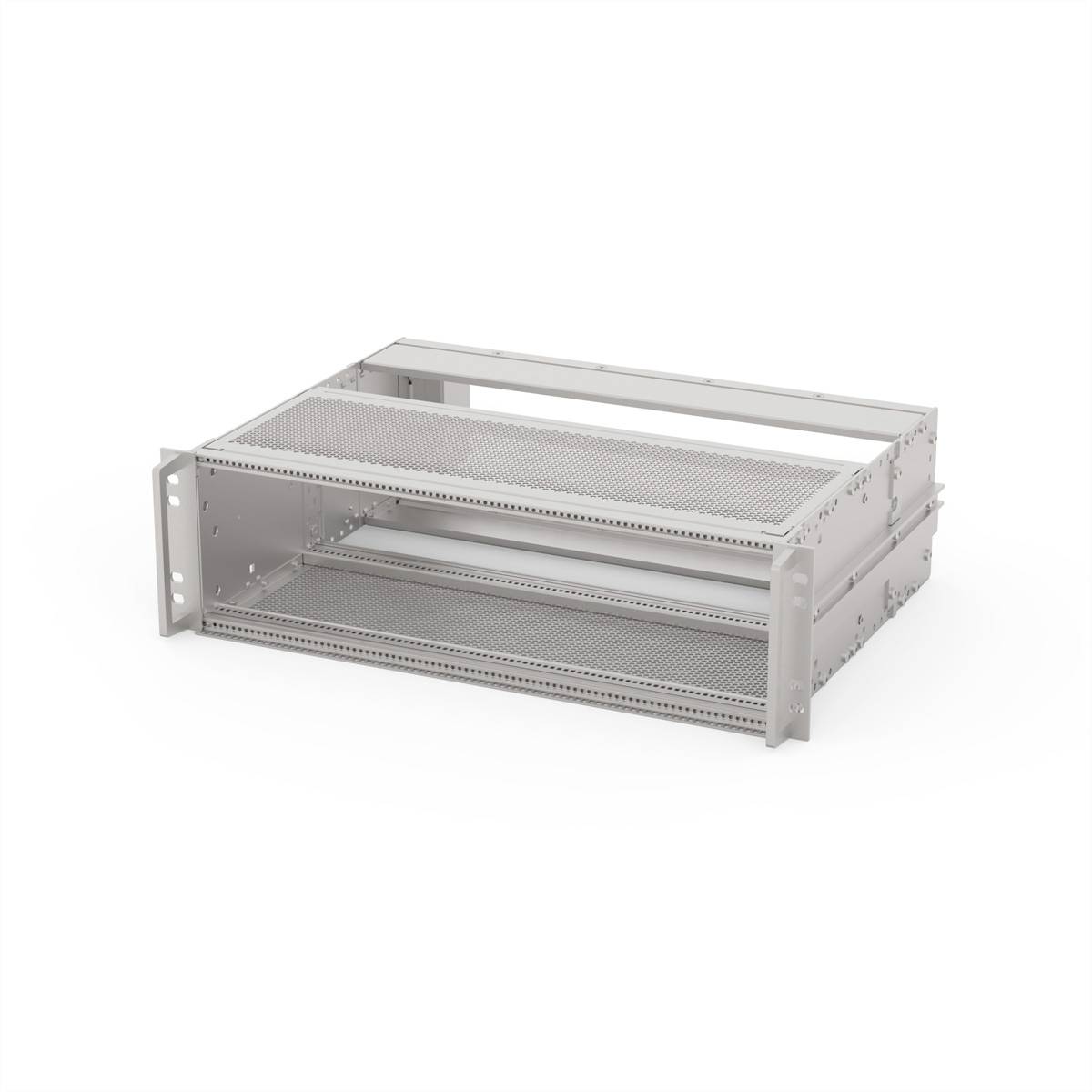 Een leeg, wit server-rack-behuizing voor montage in een IT-systeem. Het heeft geperforeerde schappen en is geschikt voor het installeren van netwerkapparatuur.