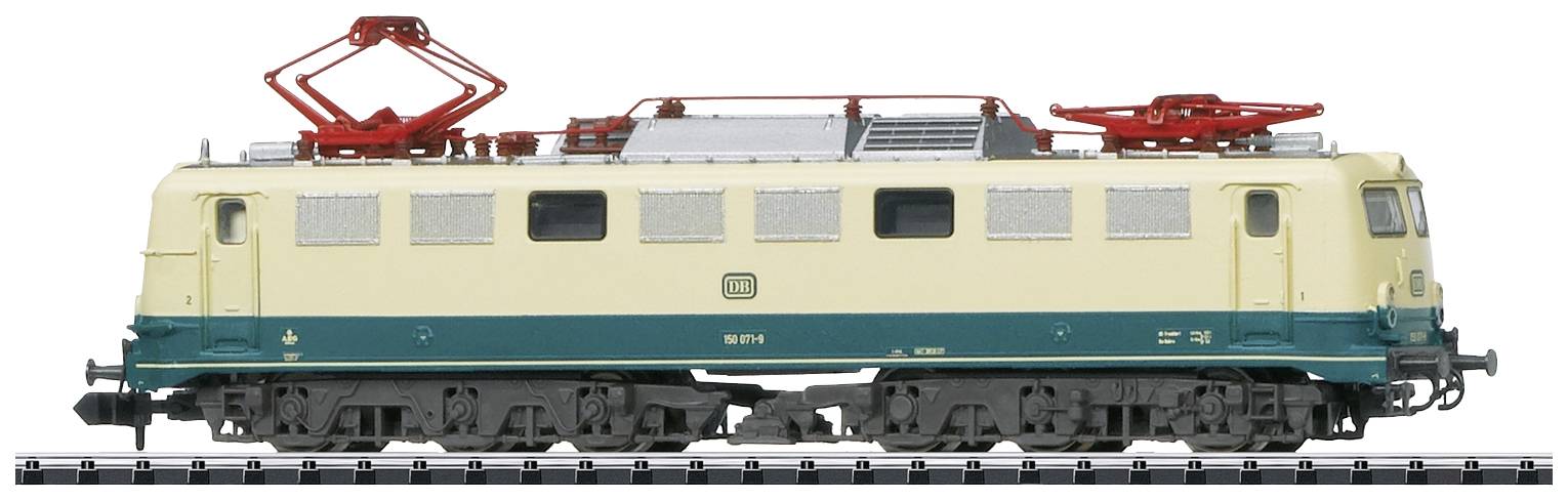 Model van een tweekleurige elektrische locomotief in beige en blauw met rode elementen op het dak, staat op een spoorsectie.