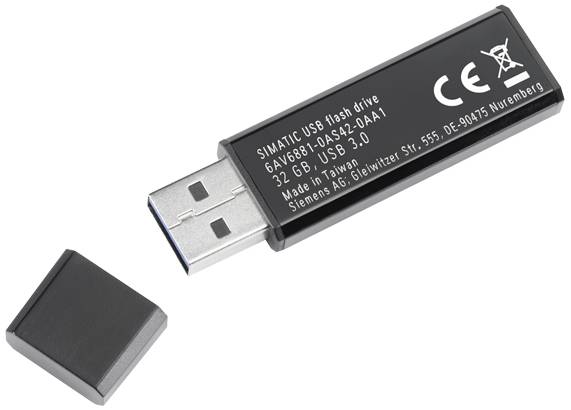 USB-stick van het merk SIMATIC met verwijderde dop, 32GB, USB 3.0, gefabriceerd in Taiwan, op witte achtergrond.