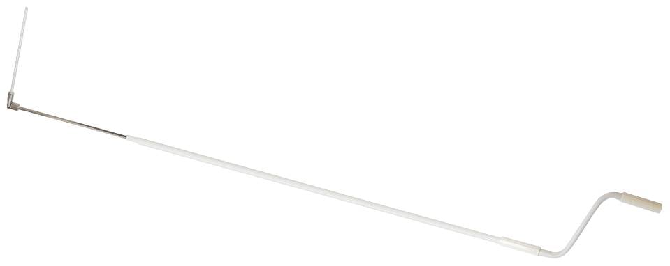 Een lange, witte verfroller met een gebogen handvat, ideaal voor het schilderen van hoge muren of plafonds.