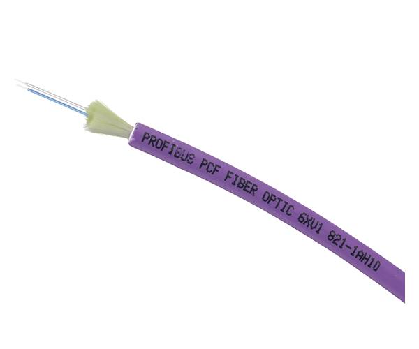 Een paars glasvezelkabel met de aanduiding 'PROfiber PCF FIBER OPTIC 6xU 82I-1AH10' toont de kabelsoort en specificaties.