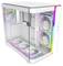 Wit computerbehuizing met zijraam, uitgerust met meerdere RGB-ventilatoren voor koeling en verlichting aan de binnenkant.