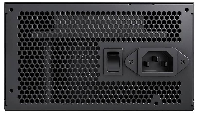 Een computervoeding gezien van achteren met een netschakelaar en een netsnoer-aansluiting, omgeven door een honingraatachtig ventilatieraster.