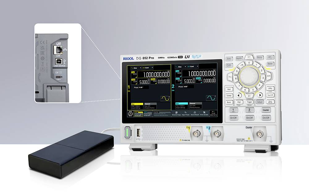 De afbeelding toont een Rigol DG992 signaalgenerator met een gedetailleerde focus op de aansluitingen en een aangesloten apparaat.