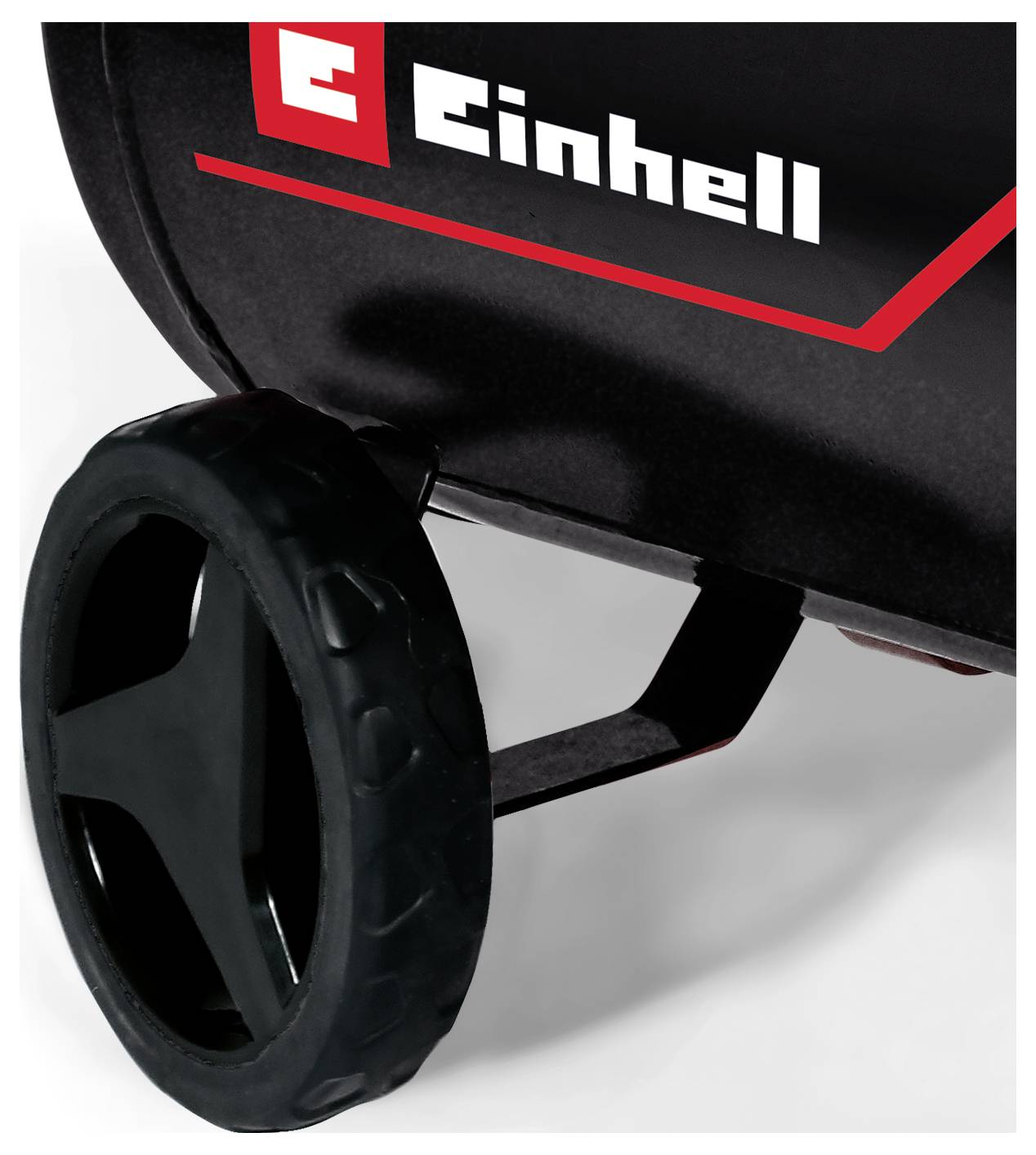 Close-up van een Einhell-machine met een zwart wiel bevestigd aan een zwart-rood huis.