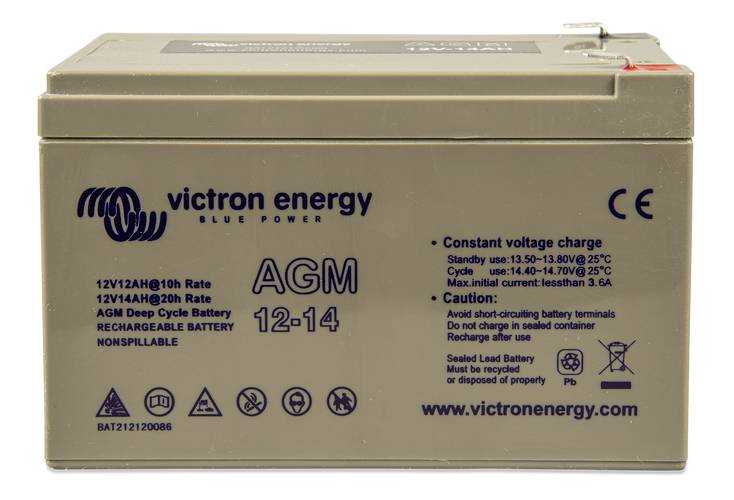 'Accu van Victron Energy, model AGM 12-14, met technische specificaties en veiligheidswaarschuwingen op het etiket.'