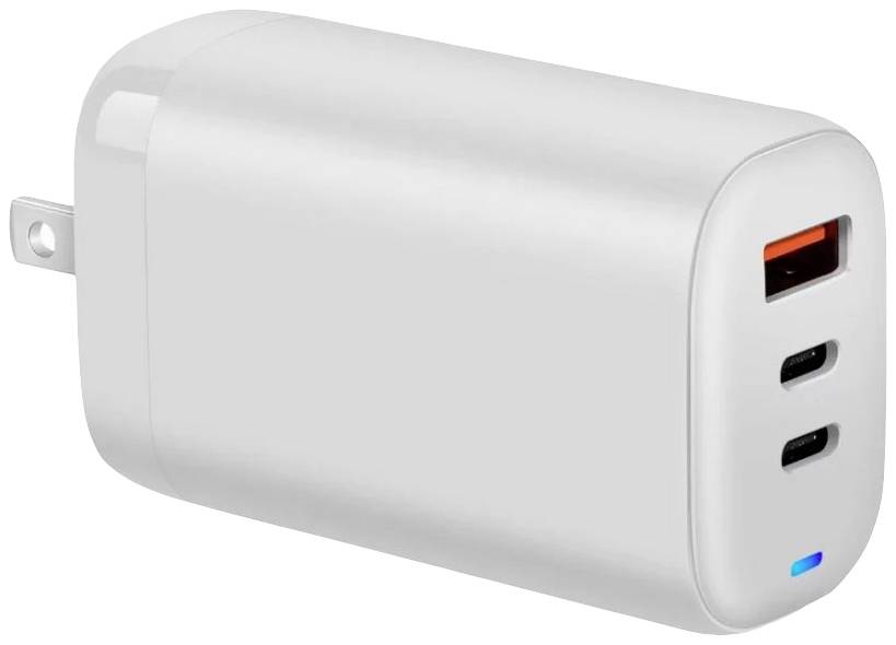 Een wit, rechthoekig oplaadapparaat met twee USB-C-poorten en een USB-A-poort, geschikt voor snel opladen.
