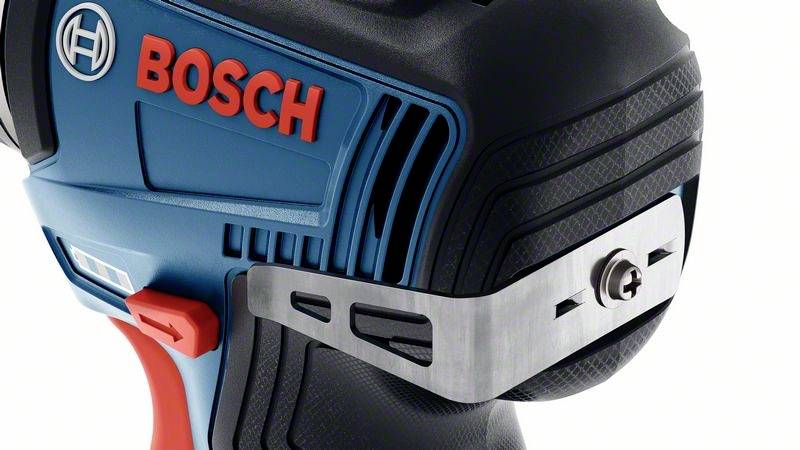 Accuschroefmachine met een blaue behuizing en een rood 'Bosch'-logo, zijaanzicht, toont metalen steun en gereedschapsopname, ergonomisch ontwerp.