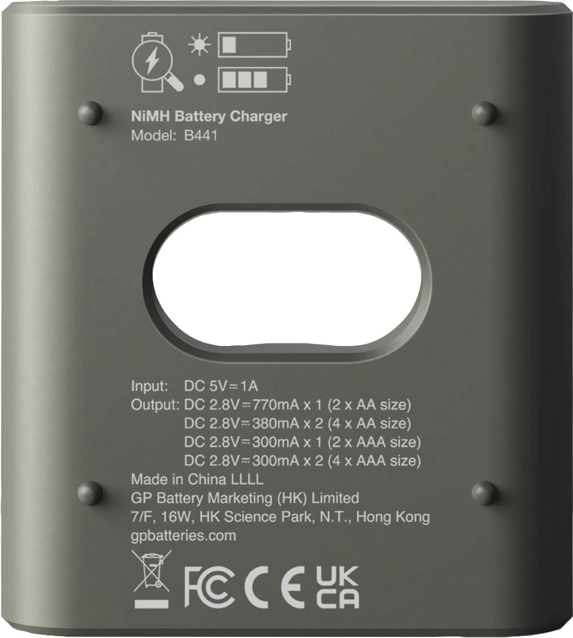 Zwart NiMH-batterijlader, model B441, met ingang DC 5V=1A. Uitgangen voor 2x AA of 2x AAA bij 2,8V. Geproduceerd in China.