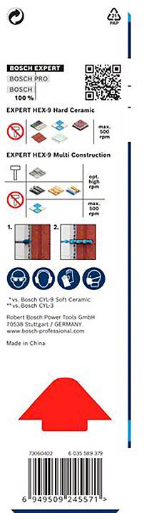 Achterkant van een Bosch boor: Bevat productspecificaties, toepassingsafbeeldingen voor verschillende materialen, QR-code en fabrikantgegevens.