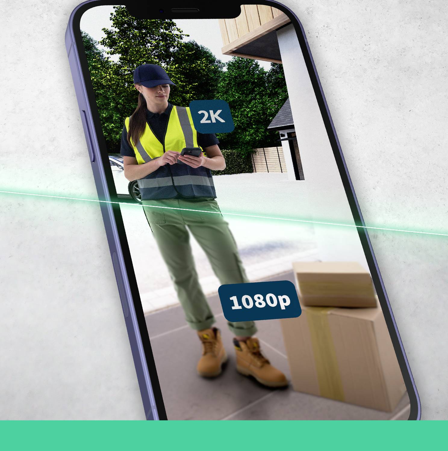 Een leverancier met een veiligheidsvest en muts staat naast pakketten op een veranda. Een smartphoneschermgrafiek benadrukt '2K' en '1080p'.