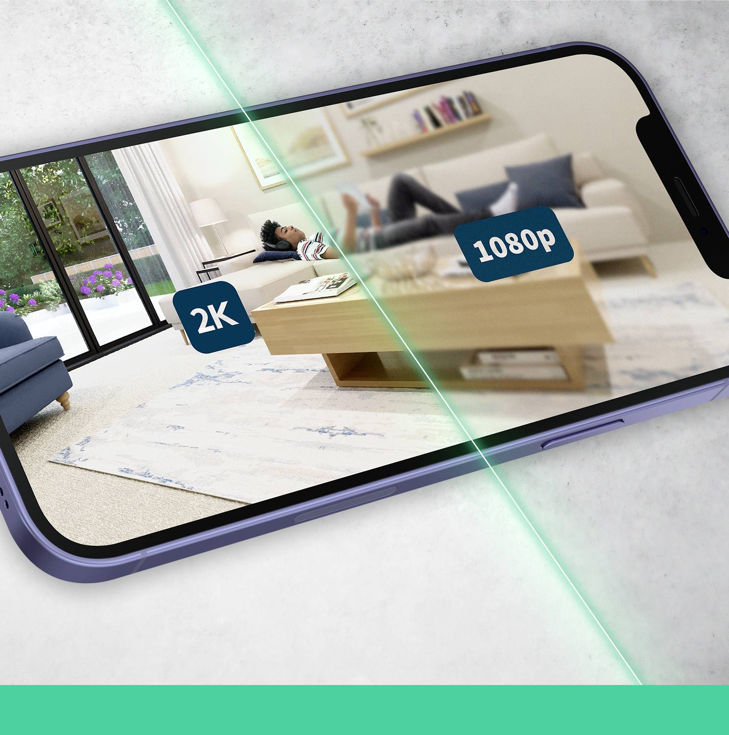 Een smartphonescherm toont een ruimte in twee resoluties, links '2K' en rechts '1080p', wat de beeldkwaliteit vergelijkt.