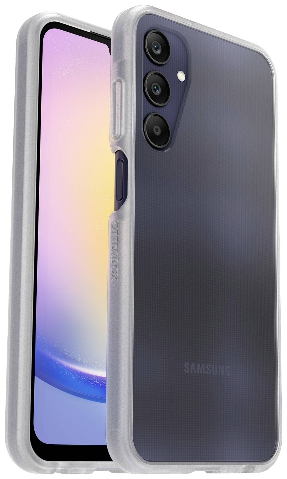 Een Samsung-smartphone in een transparante beschermhoes met drievoudige achtercamera, staand op een witte ondergrond.
