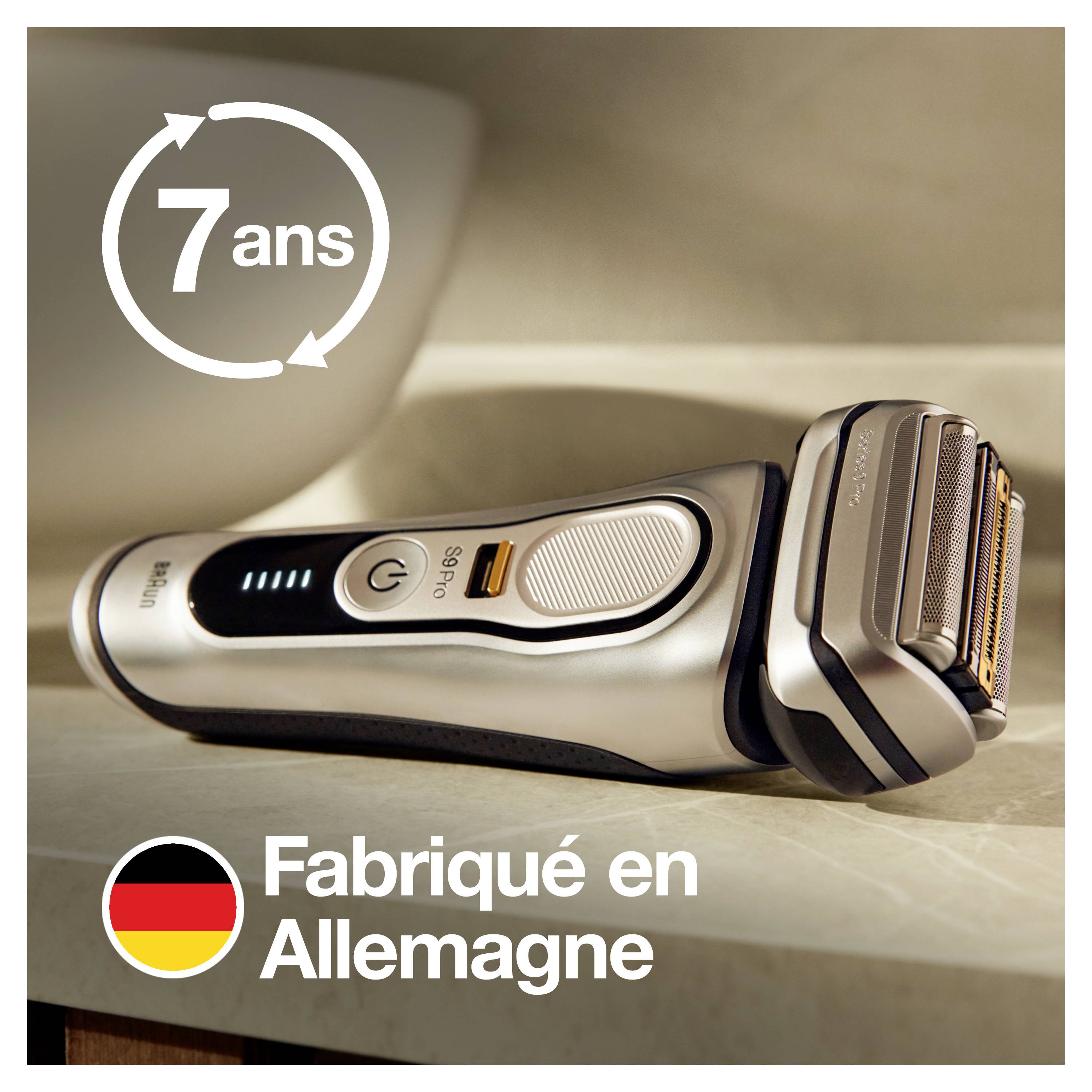 Elektrische scheerapparaat in close-up met opschrift: '7 jaar'. Tekst eronder: 'Gemaakt in Duitsland' en een Nederlandse vlag.