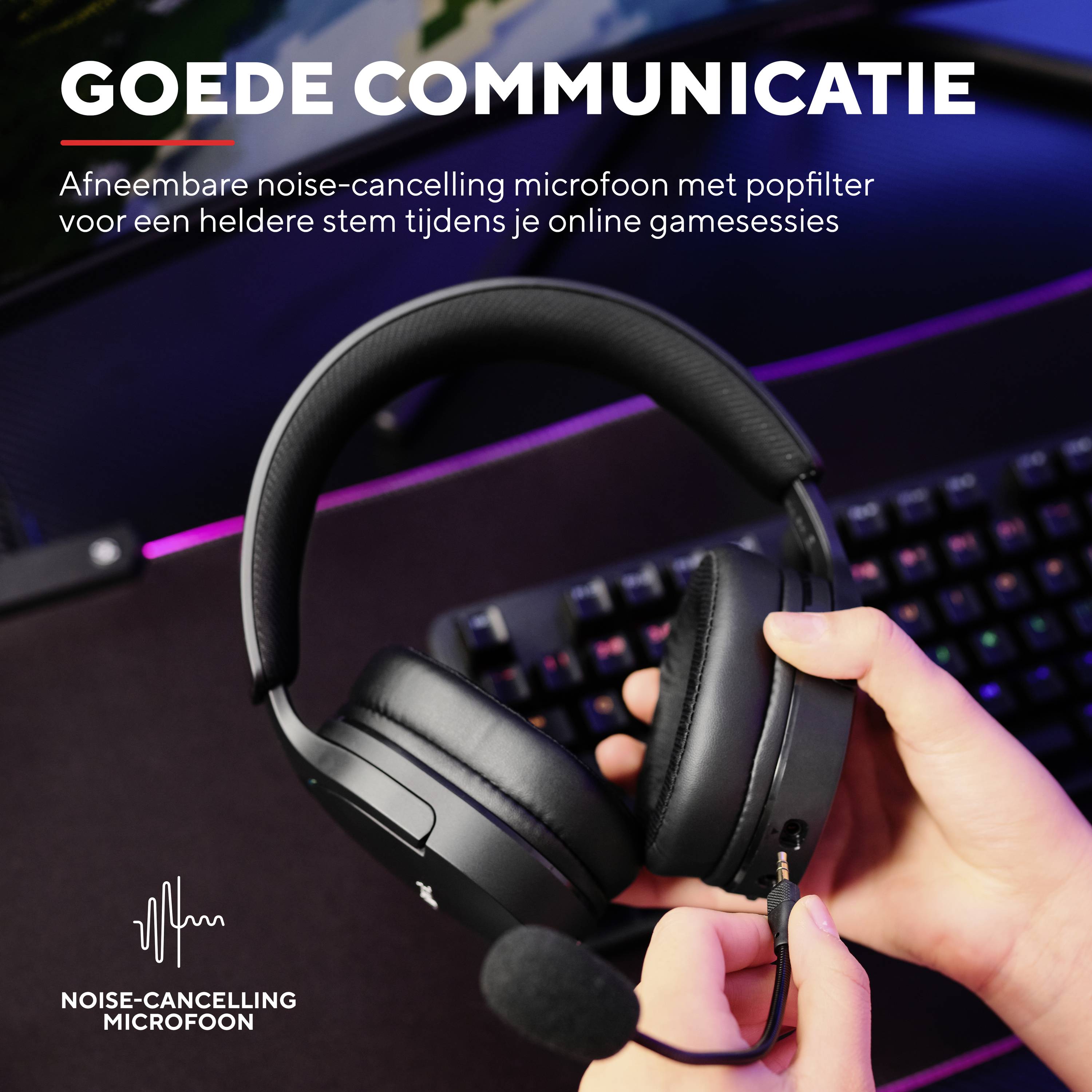 'Headset met afneembare ruisonderdrukkende microfoon op bureau, aangeprezen voor heldere communicatie tijdens gamingsessies.'