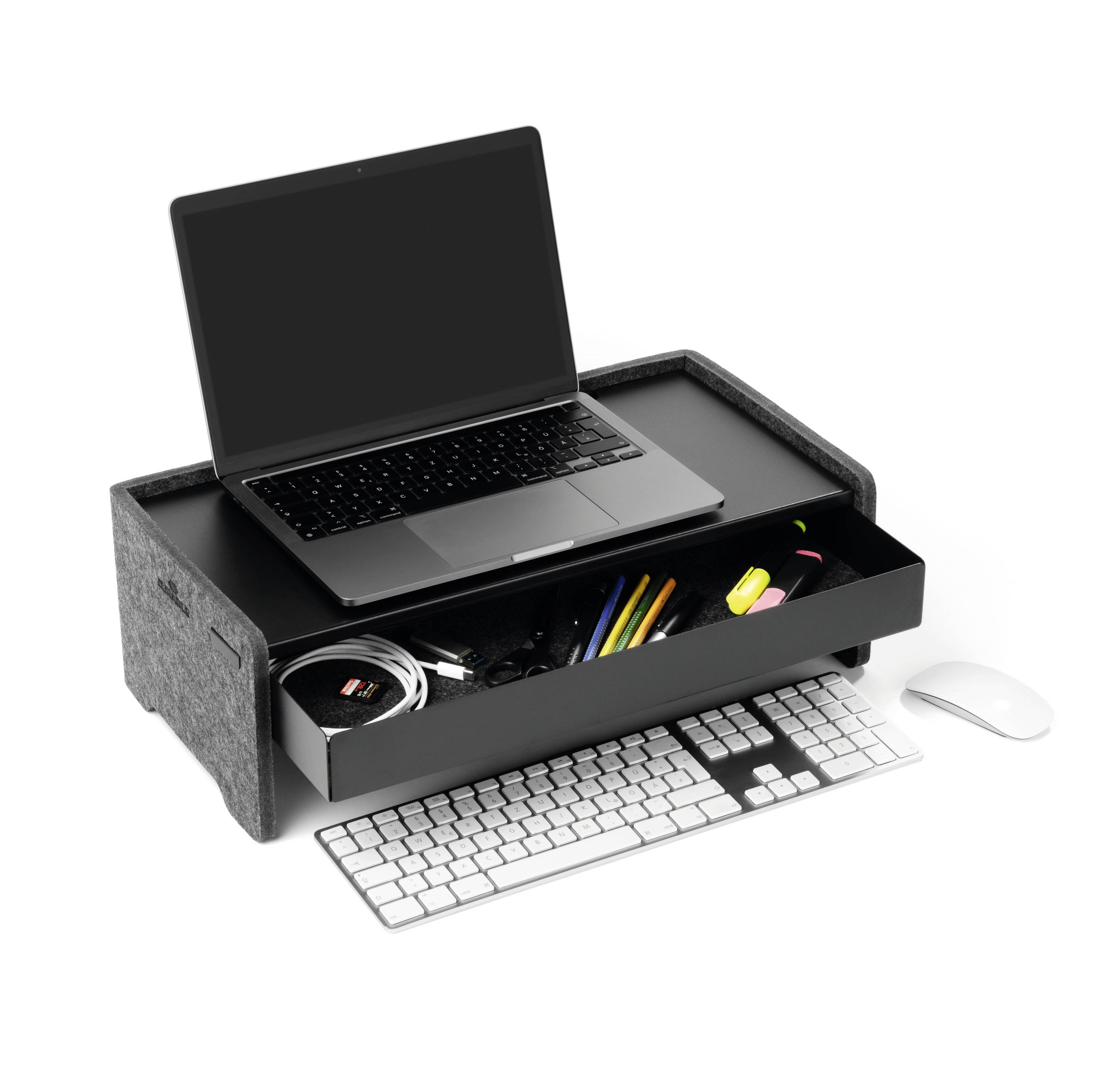 Laptop op een organizer met een lade vol kantoorbenodigdheden. Eronder een toetsenbord en een muis. Ideaal voor bureau-indeling.