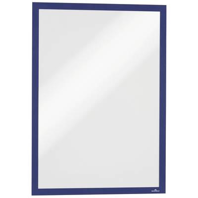 Rechthoekige spiegel met een blauwe lijst. De lijst is uniform en eenvoudig vormgegeven. De spiegel weerkaatst licht.