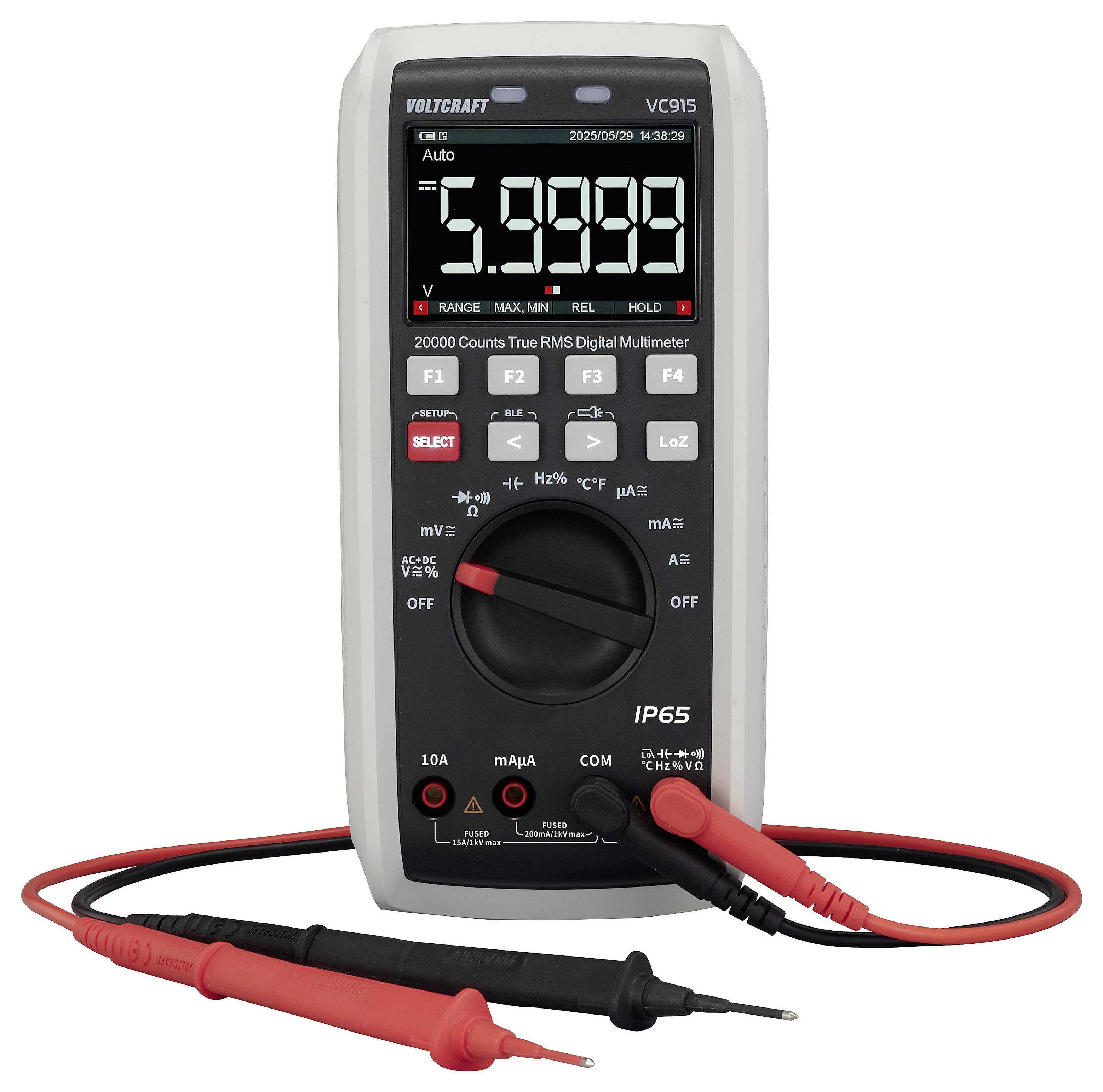 Digitale multimeter die 5.9999 weergeeft, met rode en zwarte testpennen eraan bevestigd en voor op een witte achtergrond uitgelegd.