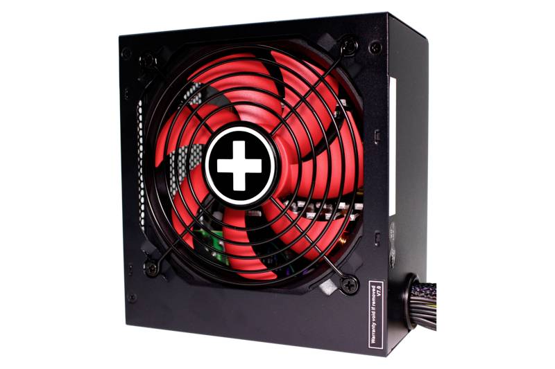 Zwart voedingstoestel met rode ventilator en wit kruis in het midden. Gebruikt voor de stroomvoorziening van computercomponenten.