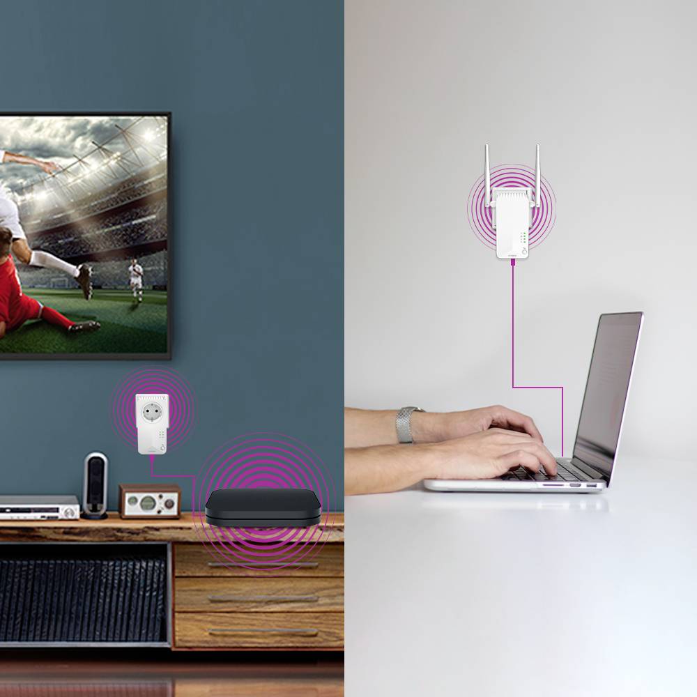 Een wanddecoratie in de woonkamer toont links een voetballer op een televisie. Rechts werkt iemand aan een laptop, verbonden met een wifi-versterker.