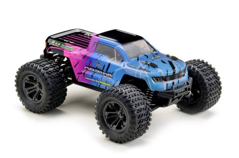 Monstertruck-speelgoedauto met blauwe en roze lak, grote banden en een robuust ontwerp, op witte achtergrond.
