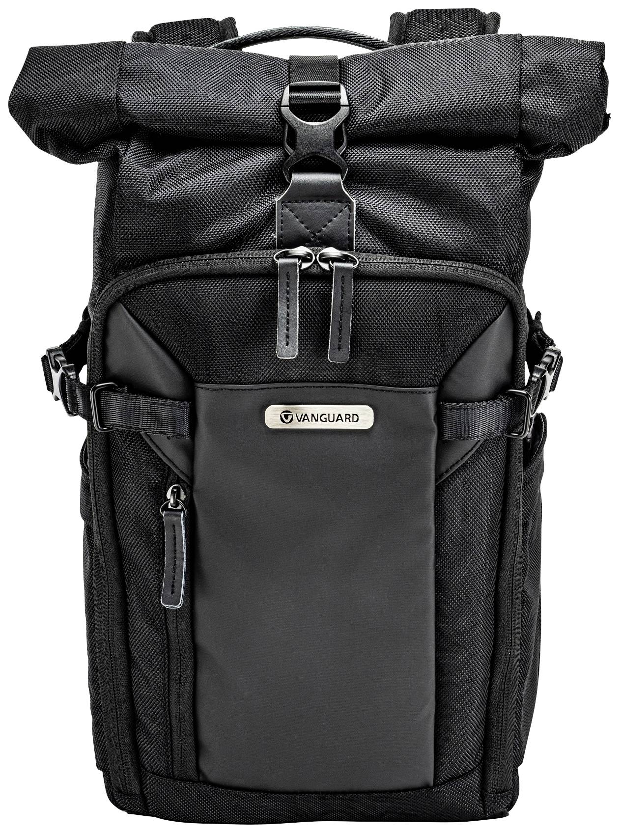 Zwarte rugzak met rolltop-sluiting, meerdere ritszakken en een logo op de voorkant.
