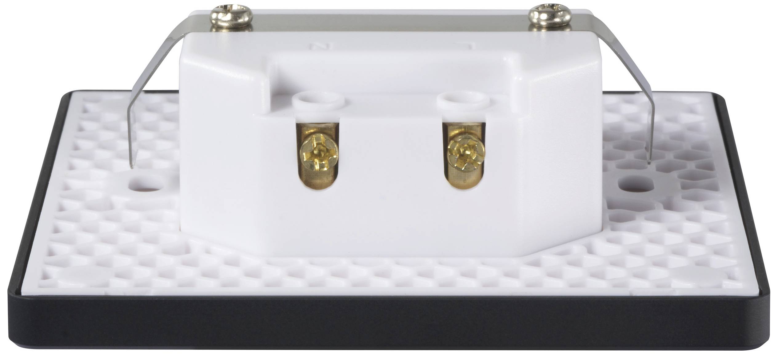 Witte stopcontact met twee aansluitingen, gemonteerd op een zwart-witte gestructureerde ondergrond. De bovenkant toont metalen klemmen voor bevestiging.