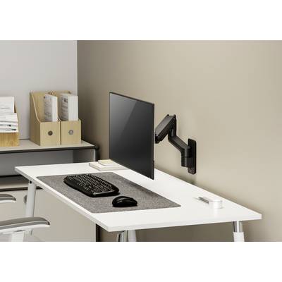 Een moderne, opgeruimde bureautafel met computermonitor aan een steun, toetsenbord, muis en kantormappen op de achtergrond.