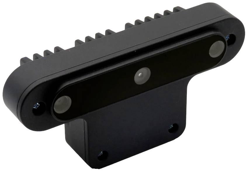 Een zwarte, rechthoekige sensor met drie ronde lenzen en koelribben. Gemonteerd op een beugel voor machinebewaking.