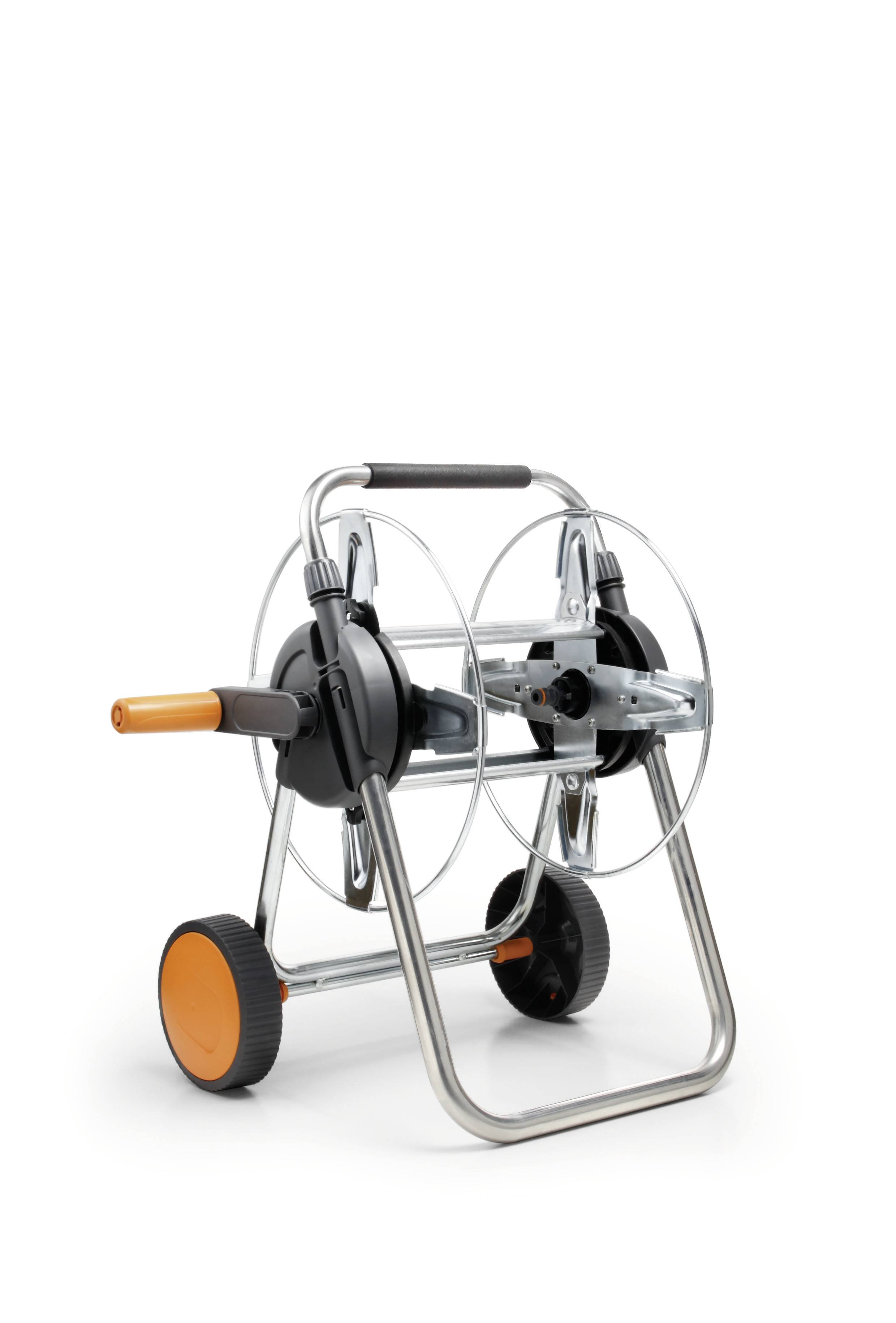 Een lege, mobiele slangenwagen van metaal met twee wielen en een handvat. Hoofdzakelijk bedoeld voor de organisatie en opslag van tuinslangen.