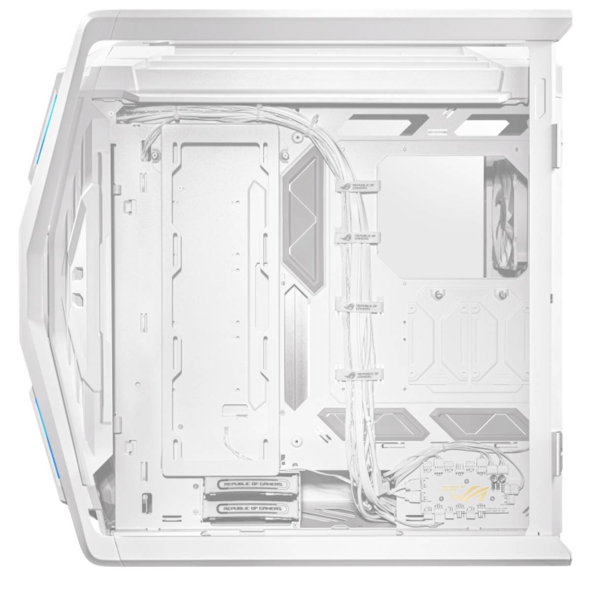 Een open computerbehuizing in het wit, met een nette kabelgeleiding en ruimte voor moederbord, ventilatoren en andere hardwarecomponenten.