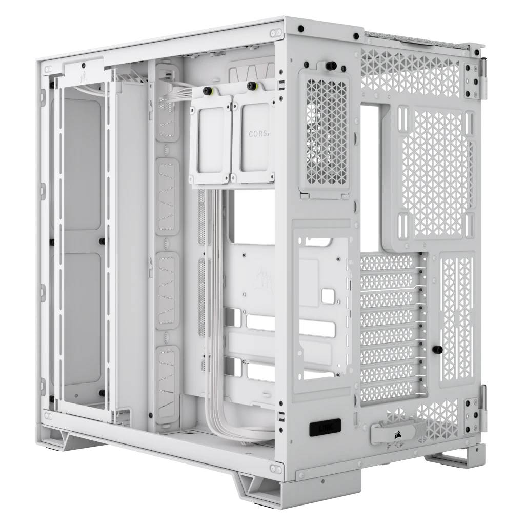 Leeg wit computergehuis met open zijpaneel, toont interne structuren zoals frame en ventilatieopeningen.