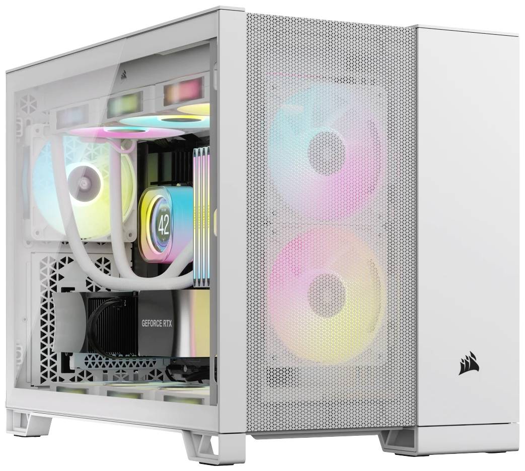 Een witte desktop-computer toont een behuizing met een transparant zijvenster. Binnenin zijn kleurrijke RGB-verlichting en hardware zichtbaar.