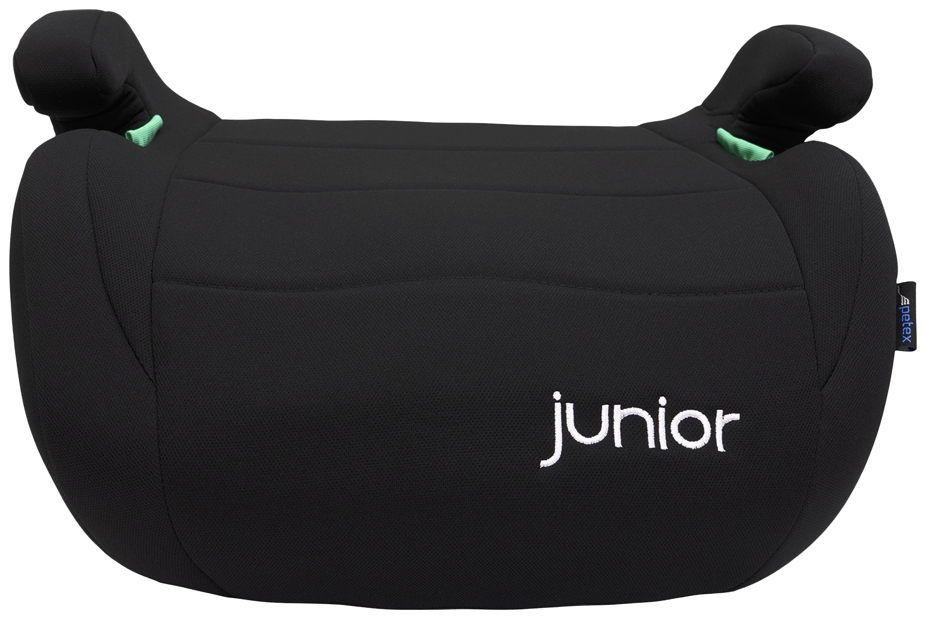 Zwarte Junior-kinderstoel met gewatteerde armleuningen en 'junior'-opdruk, geschikt voor verhoging in voertuigen.